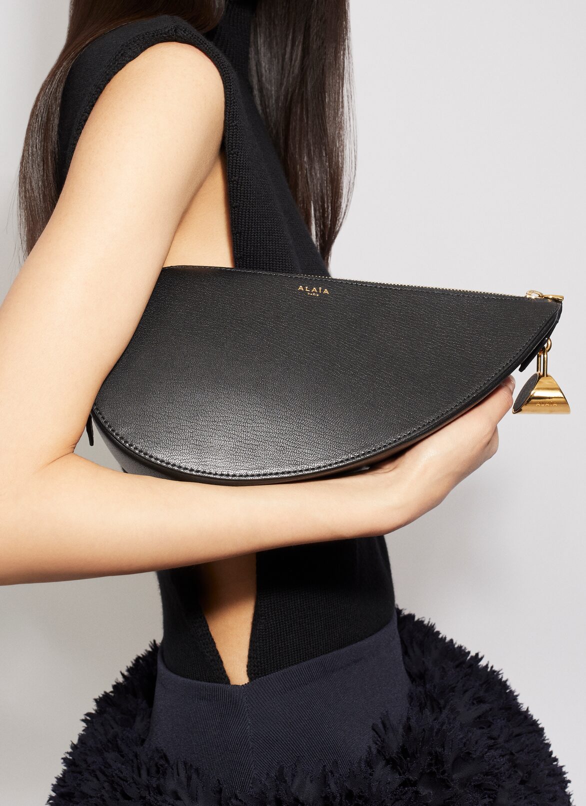 LE DEMI-CŒUR BAG IN LAMBSKIN ALAÏA BLACK LE DEMI-CŒUR BAG IN LAMBSKIN